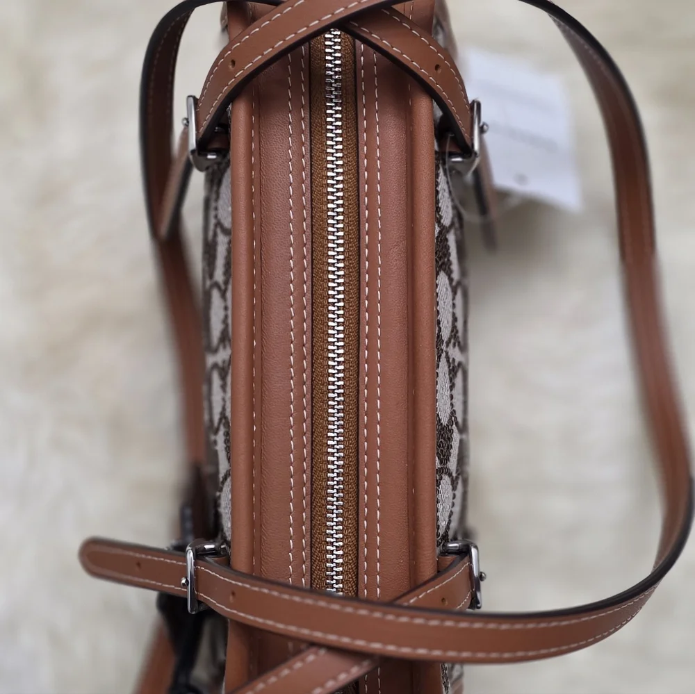 Coach Swing Zip 20 Signature Crystal Jacquard